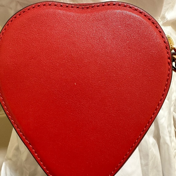 ❤️❤️❤️NeW coach strawberry coin case on a chain/Crossbody bag/wallet ❤️❤️❤️ - Picture 4 of 11